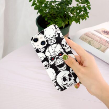 iPhone 15 Leuchtende Glow Gummi Schutzhülle Skulls - Image 4