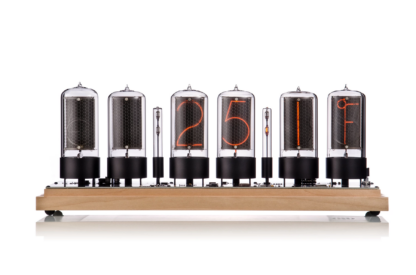 ZIN-70 Nixie-Uhr auf Ahorn Holzbasis und Glasabdeckung. - Image 4