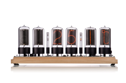 ZIN-70 Nixie-Uhr auf Ahorn Holzbasis und Glasabdeckung. - Image 5