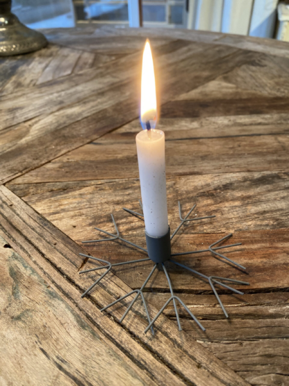 Schneeflockenlichter: Zarte Eleganz