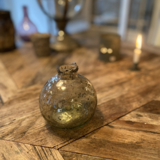 Vintage-Charme im Miniaturformat: Kleine Blumenvase