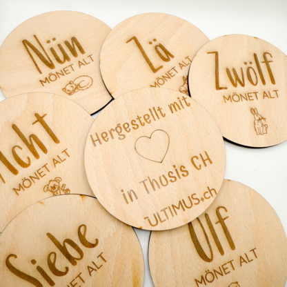 Baby Meilenstein Markierungskarten Bergmotiv (Schweizerdeutsch Buchenholz) - Image 3