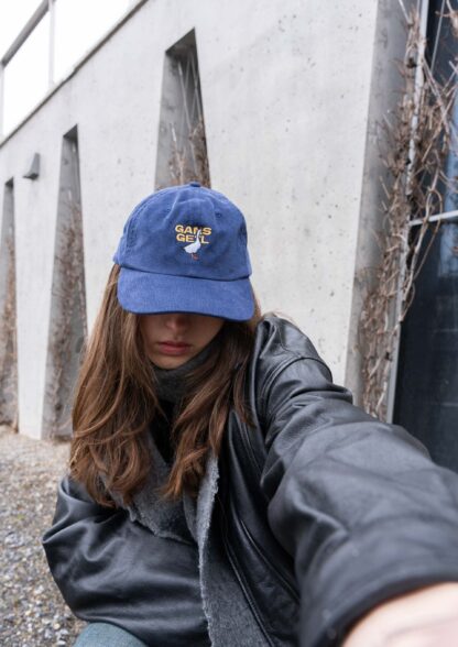 «Gans Geil» Courdroy Cap - Image 5