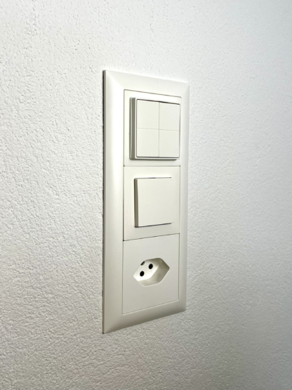 Shelly BLU Wall Switch 4 Halterung mit CH Feller EDIZIO due 3er Rahmen - Image 2