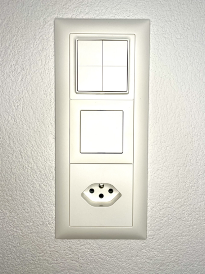 Shelly BLU Wall Switch 4 Halterung mit CH Feller EDIZIO due 3er Rahmen - Image 8