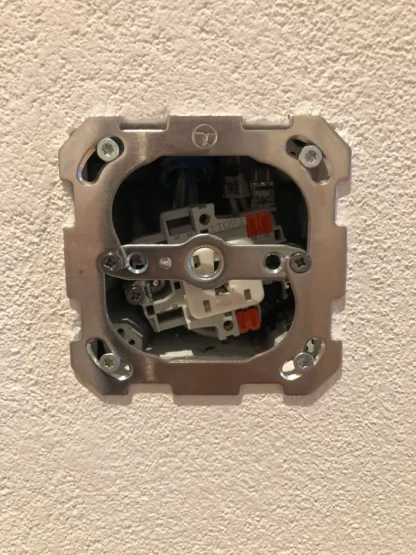 Philips Hue Tap Dial Switch Halterung mit CH Feller EDIZIO due 2-Rahmen - Image 4