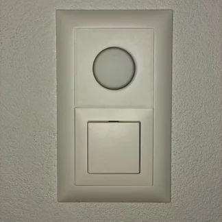 Philips Hue Smart Button Halterung mit CH Feller EDIZIO due 2 Rahmen