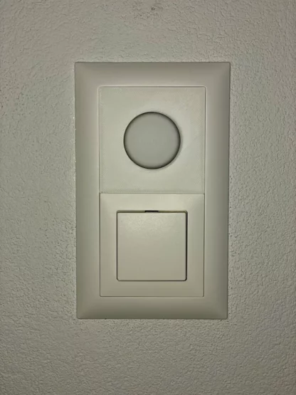 Philips Hue Smart Button Halterung mit CH Feller EDIZIO due 2 Rahmen