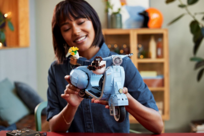 LEGO Icons 10298 Vespa 125 - Image 8