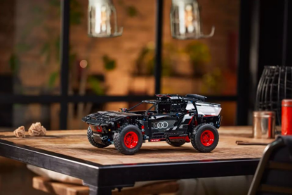 LEGO Technic 42160 Audi RS Q e-tron - Image 2