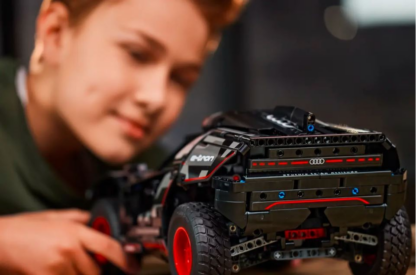 LEGO Technic 42160 Audi RS Q e-tron - Image 3