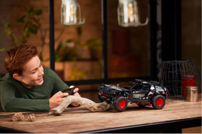 LEGO Technic 42160 Audi RS Q e-tron - Image 4
