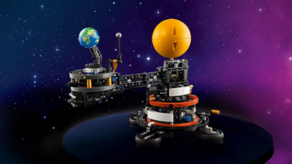 LEGO Technic 42179 Planet Erde und Mond in Umlaufbahn - Image 9